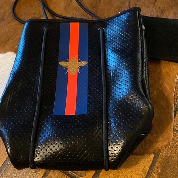 Neoprene Tote w/Gold Moth Emblem & Red/Blue Stripe - Picture 3 of 7